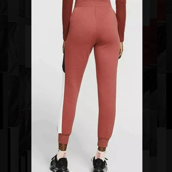 Nike Sweatpants - Picture 5 of 6